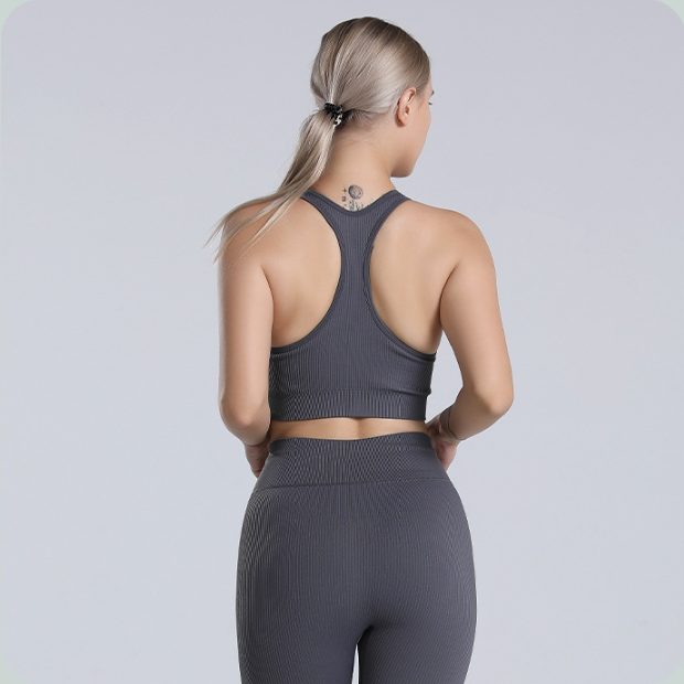 Set completo di reggiseno sportivo con leggings a vita alta