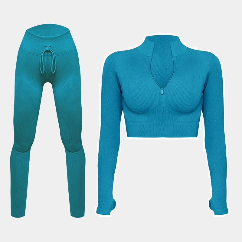 Tutta sportiva con top a maniche lunghe e pantaloni leggings a vita alta