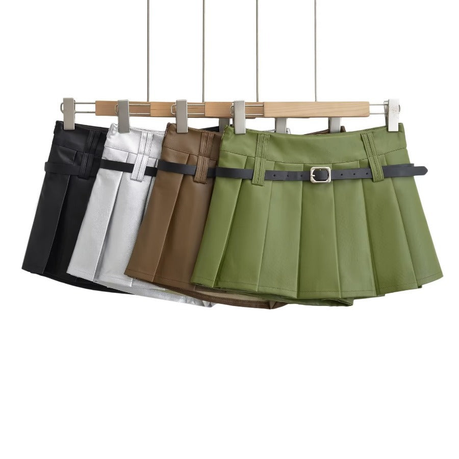 Minigonna in pelle a pieghe con cintura