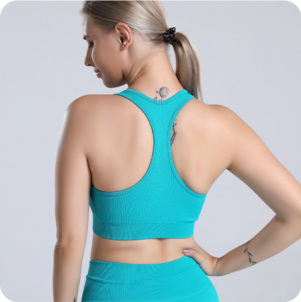 Set completo di reggiseno sportivo con leggings a vita alta