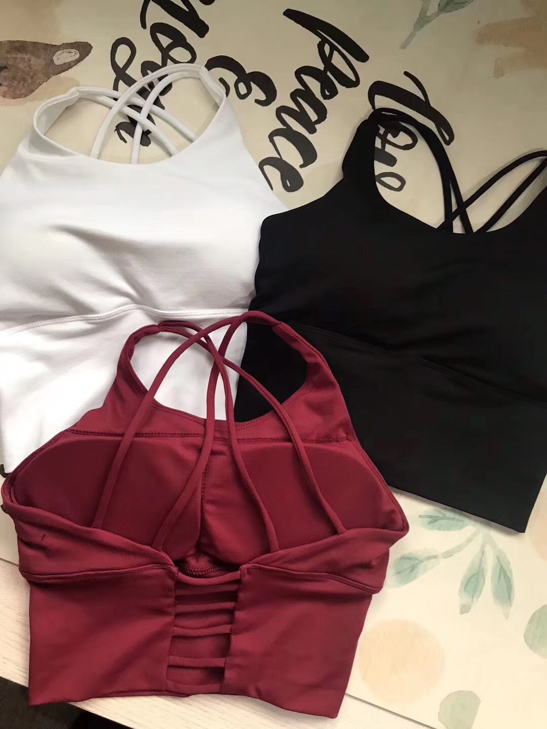 Reggiseno sportivo con design a croce
